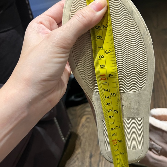 Ugg - Picture 9 of 11